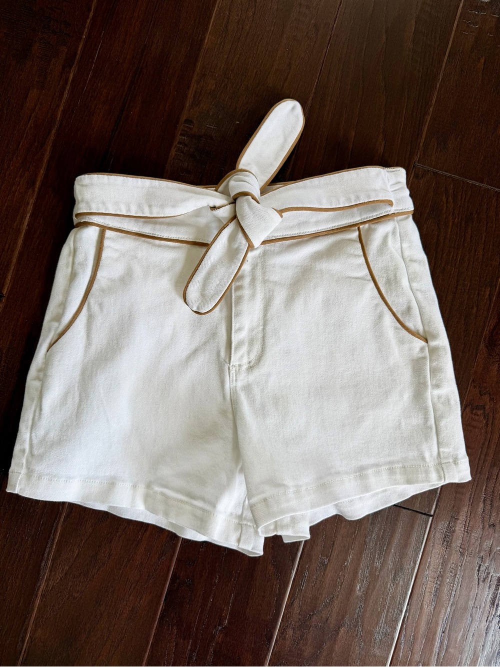 Versona Cream High-Waist Tie-Belt Shorts with Contrast Piping